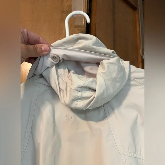 Lululemon Always Effortless Jacket
Dune - Picture 8 of 10